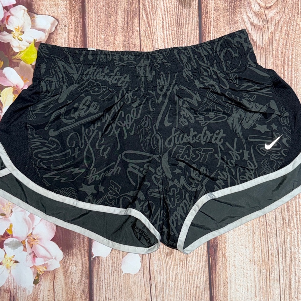 Nike Women's Black Graphic Athletic Shorts